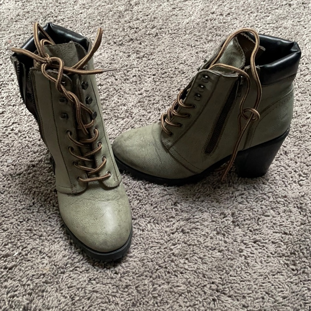 Used Maurices Ankle Boots size 6 1/2 army green color